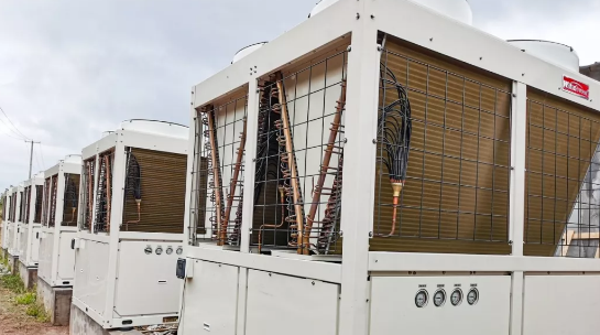 養(yǎng)鴨場(chǎng)老板：熱泵供暖溫度高，費(fèi)用比燒煤還??！